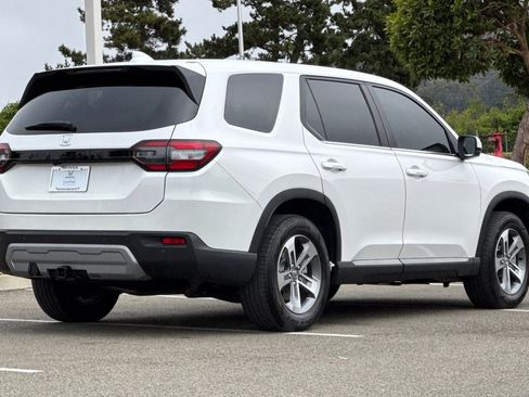 Certified 2025 Honda Pilot EX-L image 8