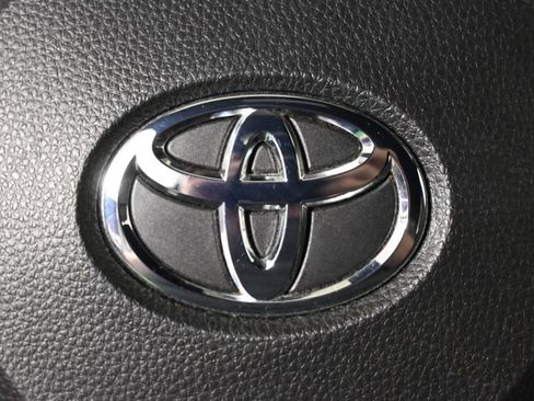 Used 2023 Toyota Corolla SE w/ Carpet Mat Package (TMS) FWD image 31