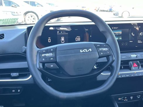 Used 2025 Kia K4 LXS image 8