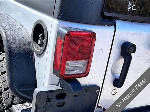 Used 2012 Jeep Wrangler Unlimited Rubicon w/ Dual Top Group AWD/4WD image 25