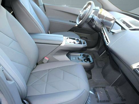New 2026 BMW iX xDrive60 w/ Premium Package image 31