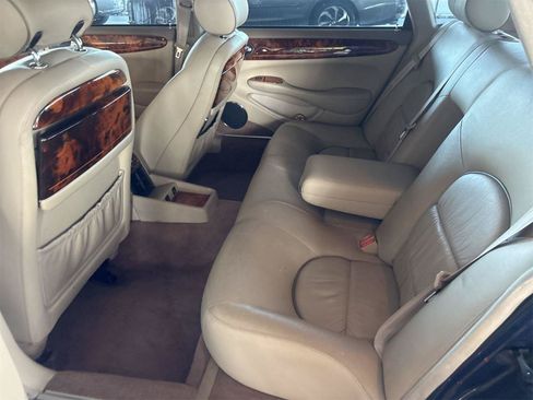 Used 2002 Jaguar XJ8 L RWD image 5