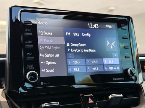 Used 2022 Toyota Corolla SE w/ SE Premium Package FWD image 18