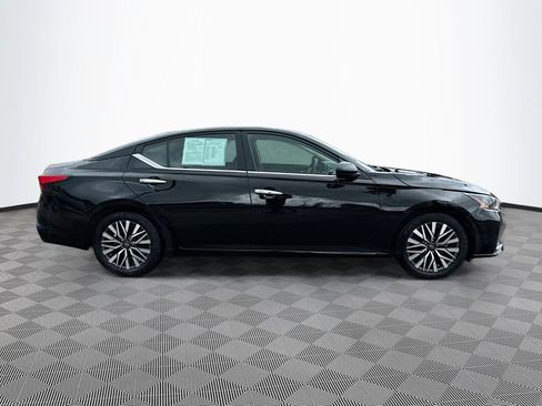 Used 2025 Nissan Altima 2.5 SV FWD image 4