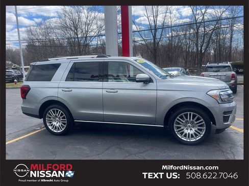 Used 2024 Ford Expedition Limited image 6