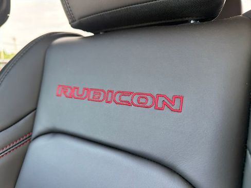 Used 2024 Jeep Gladiator Rubicon w/ Technology Group AWD/4WD image 48