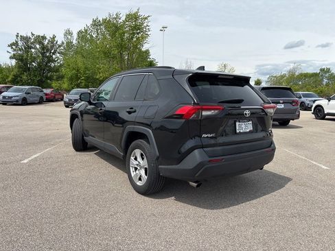 Used 2019 Toyota RAV4 XLE AWD/4WD image 8