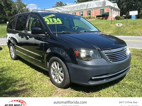 Used 2014 Chrysler Town & Country Touring FWD image 1