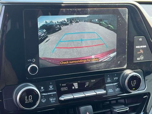 Used 2023 Toyota Highlander LE image 36