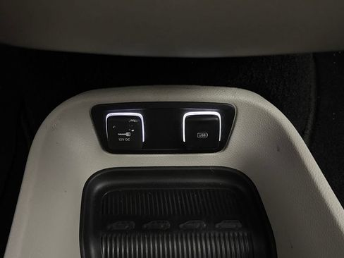 Used 2020 Chrysler Pacifica Touring-L FWD image 38