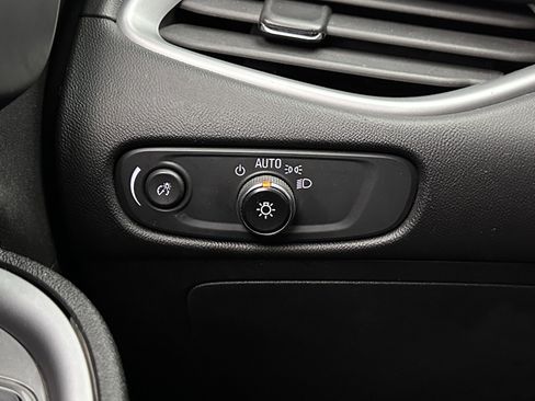 Used 2023 Chevrolet Malibu LT FWD image 19
