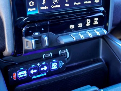 Used 2024 RAM 2500 Laramie w/ Sport Appearance Package image 16