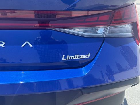 Used 2025 Hyundai Elantra Limited FWD image 12