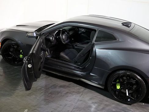 Used 2016 Chevrolet Camaro SS RWD image 5