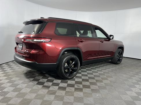 Used 2023 Jeep Grand Cherokee L Laredo image 5