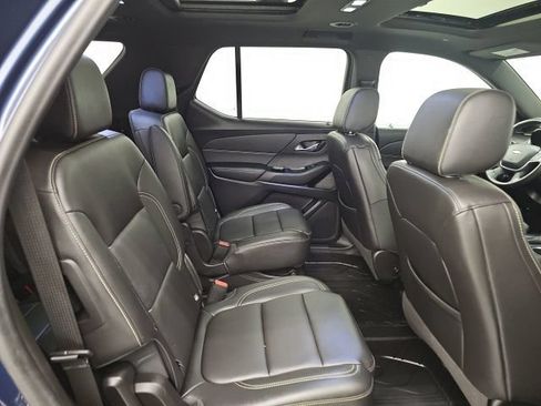Used 2022 Chevrolet Traverse LT w/ LT Premium Package AWD/4WD image 38