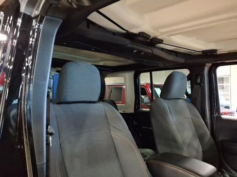 Used 2026 Jeep Wrangler Unlimited Sahara AWD/4WD image 23