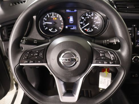 Used 2020 Nissan Rogue S AWD/4WD image 3