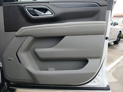 Used 2021 GMC Yukon SLT w/ SLT Premium Package image 17