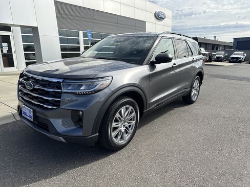 New 2026 Ford Explorer Active w/ Active Comfort Package AWD/4WD image 1