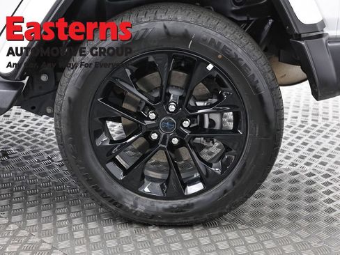 Used 2025 Jeep Wrangler Unlimited Sahara AWD/4WD image 34