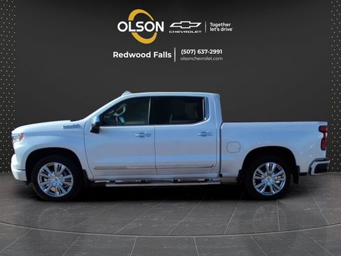Used 2024 Chevrolet Silverado 1500 High Country w/ High Country Premium Package AWD/4WD image 2