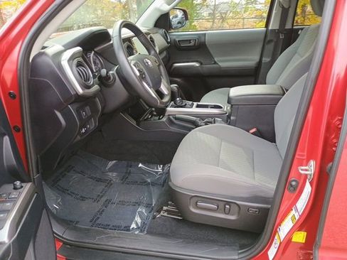 Used 2020 Toyota Tacoma SR5 image 24