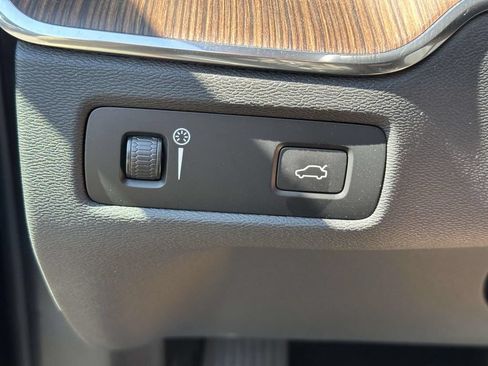 Used 2022 Volvo XC60 B5 Momentum w/ Climate Package AWD/4WD image 25