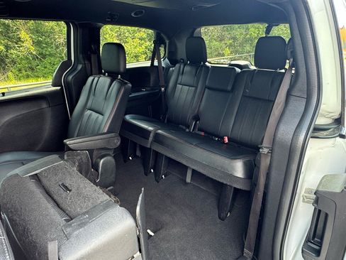 Used 2019 Dodge Grand Caravan GT FWD image 14