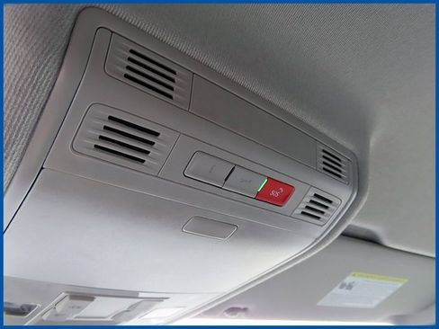 Used 2024 Volkswagen Tiguan SE image 18