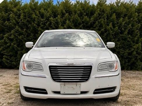 Used 2012 Chrysler 300 RWD image 2