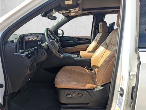 Used 2023 Cadillac Escalade ESV Premium Luxury image 10