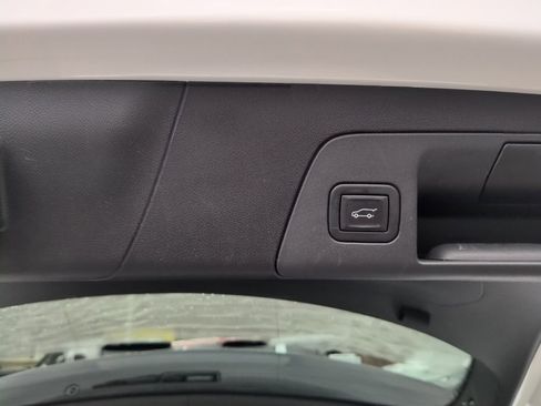 Used 2022 Buick Envision Avenir w/ Safety Package image 38