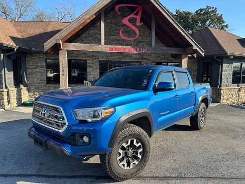 Used 2017 Toyota Tacoma TRD Off-Road w/ Tow Package image 1
