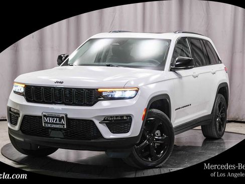 Used 2023 Jeep Grand Cherokee Limited w/ Black Appearance Package AWD/4WD image 1