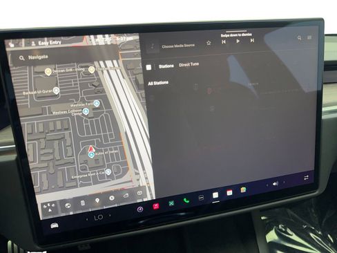 Used 2022 Tesla Model S Base image 62