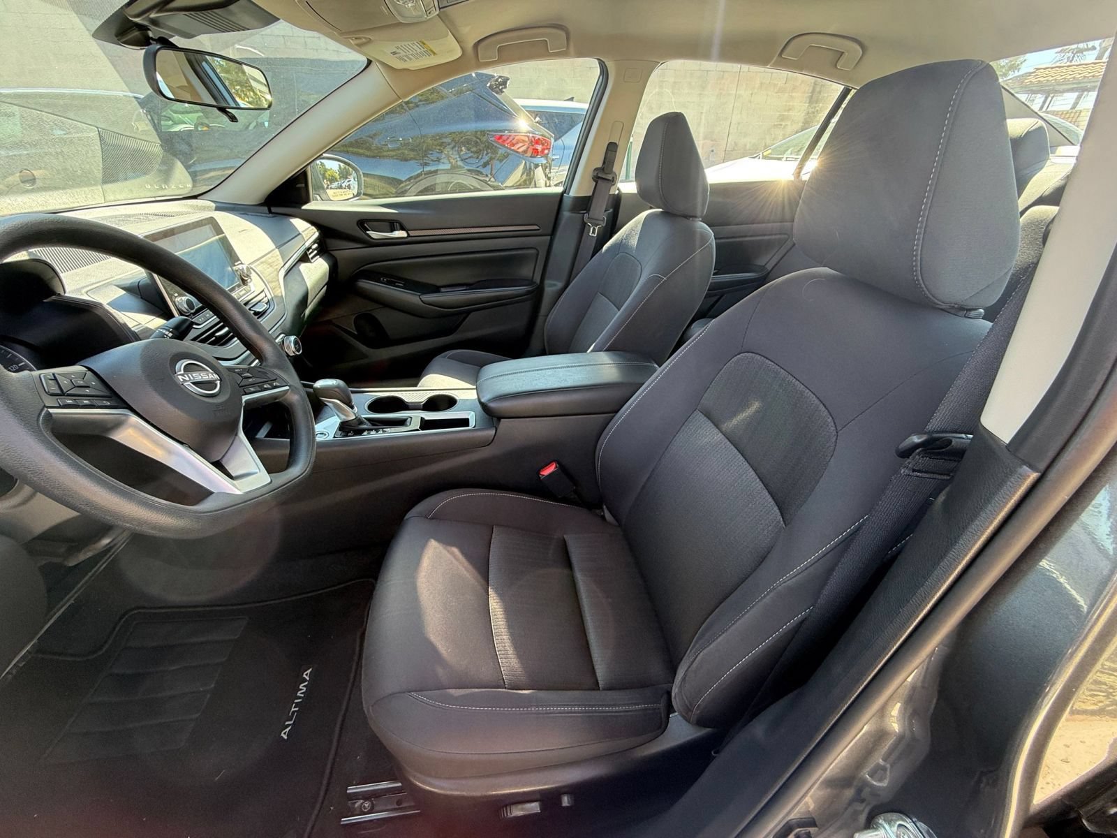 Used 2025 Nissan Altima 2.5 SV FWD image 27