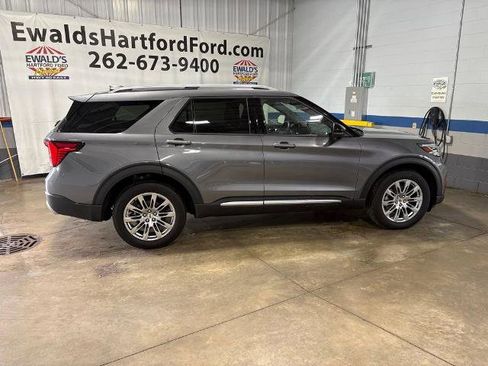 Certified 2025 Ford Explorer Platinum AWD/4WD image 9