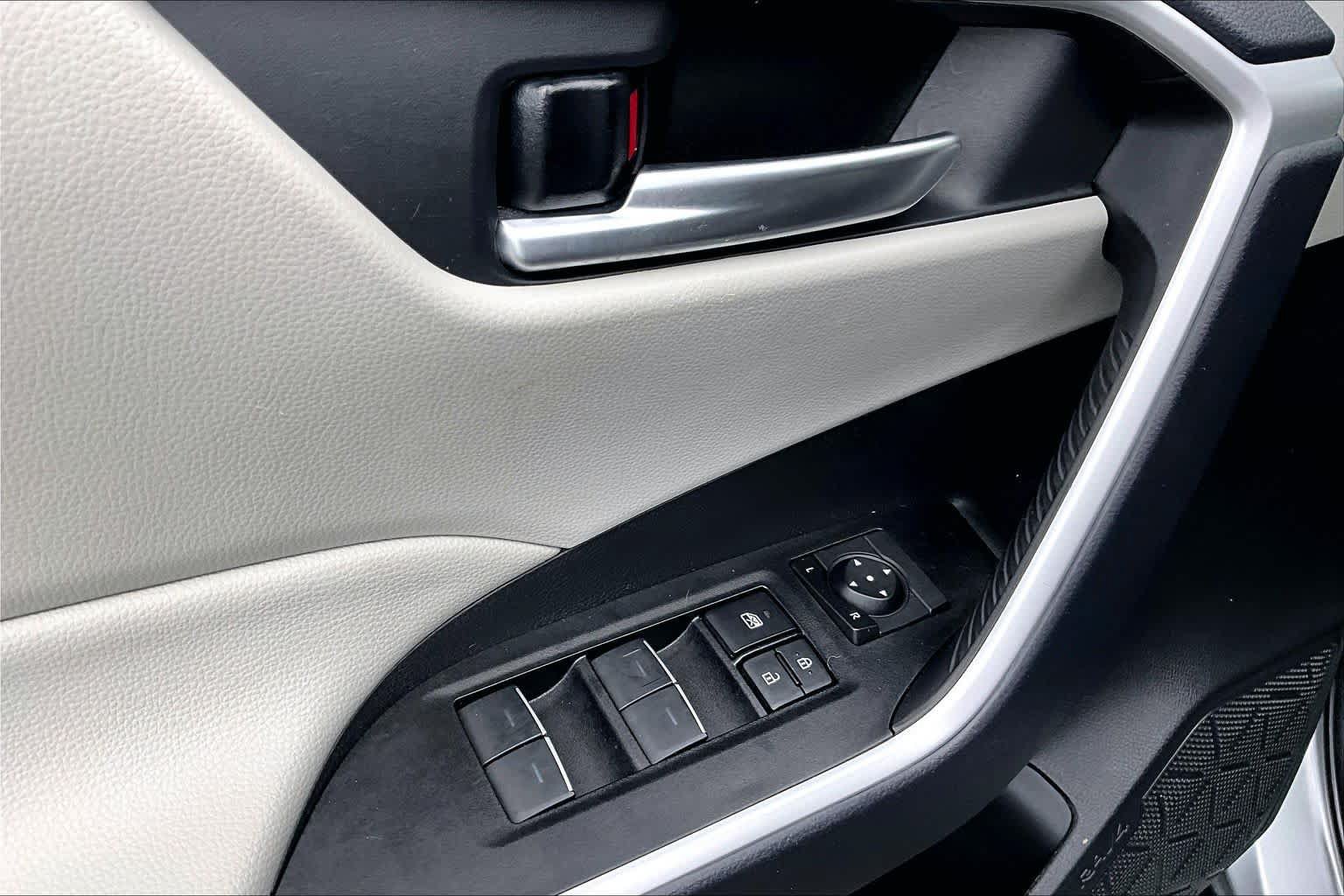 Certified 2025 Toyota RAV4 XLE AWD/4WD image 31