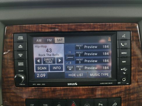 Used 2008 Jeep Commander Limited w/ Trailer Tow Group IV AWD/4WD image 38