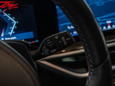 Used 2024 BMW X7 M60i w/ Executive Package image 38