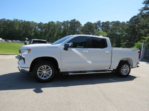 Certified 2024 Chevrolet Silverado 1500 LT AWD/4WD image 6