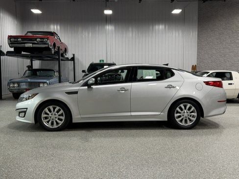 Used 2015 Kia Optima EX w/ EX Premium Package FWD image 2