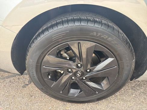 Used 2021 Hyundai Elantra SEL w/ Convenience Package FWD image 23