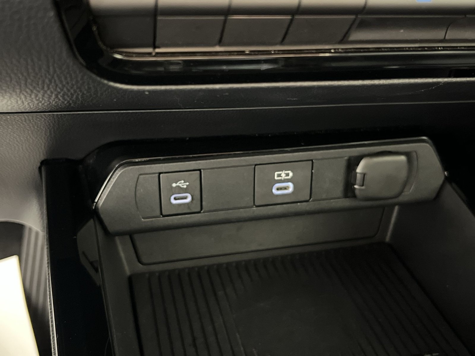 Used 2026 Toyota Prius LE FWD image 34