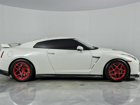 Used 2019 Nissan GT-R Premium AWD/4WD image 14