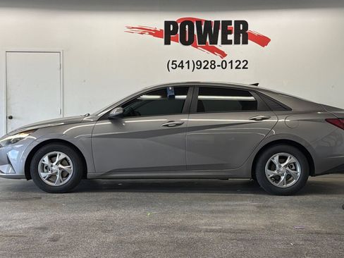 Used 2022 Hyundai Elantra SE FWD image 6
