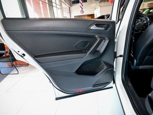 Used 2021 Volkswagen Tiguan SE R-Line image 21