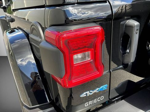 Used 2023 Jeep Wrangler Unlimited Sahara w/ Cold Weather Group AWD/4WD image 24