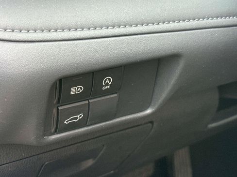 Used 2025 Toyota Highlander LE FWD image 27